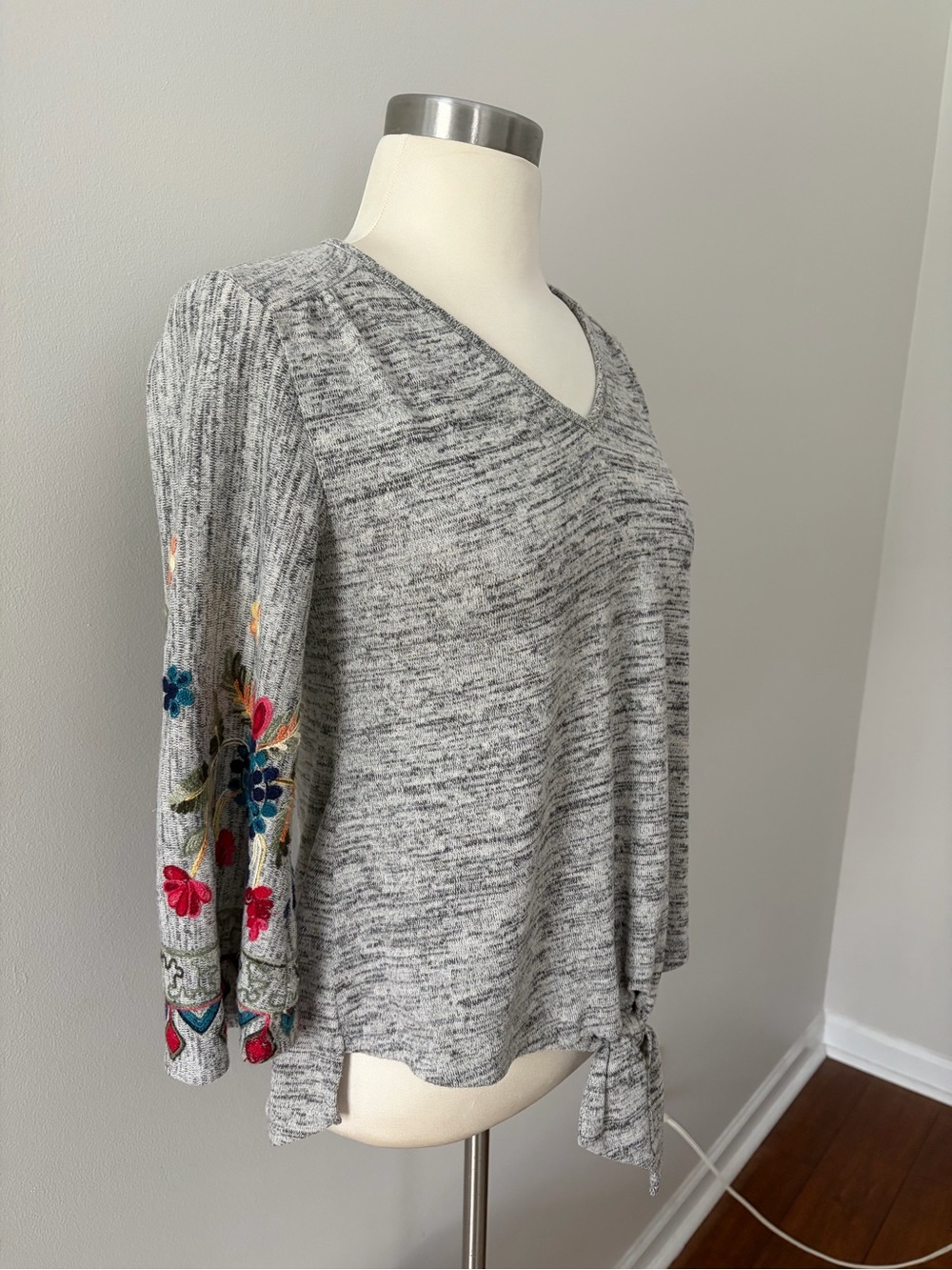 fig and flower Gray Knit V-Neck Tie-Front Top with Colorful Embroidered Sleeves - Picture 3 of 11